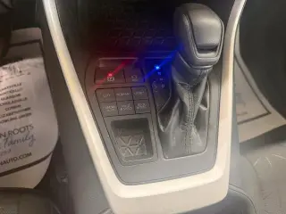 Toyota RAV4 2022 AWD XLE 4dr SUV