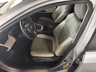 Toyota RAV4 2021 XLE Premium 4dr SUV