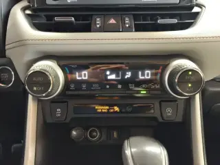 Toyota RAV4 2021 XLE Premium 4dr SUV