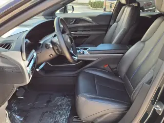 Cadillac LYRIQ 2024 Deportivo 1 4 SUV