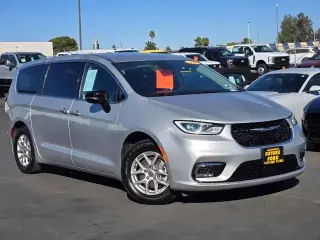Chrysler Pacifica 2024 Touring L 4 puertas Minivan