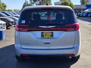 Chrysler Pacifica 2024 Touring L 4 puertas Minivan