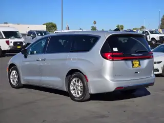 Chrysler Pacifica 2024 Touring L 4 puertas Minivan