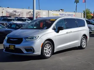 Chrysler Pacifica 2024 Touring L 4 puertas Minivan