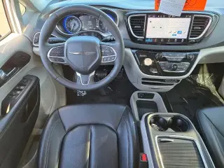 Chrysler Pacifica 2024 Touring L 4 puertas Minivan