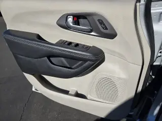 Chrysler Pacifica 2024 Touring L 4 puertas Minivan