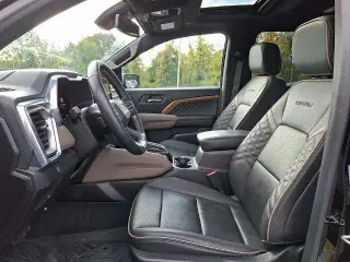 GMC Canyon 2023 4x4 Denali 4dr Crew Cab 5 ft. SB