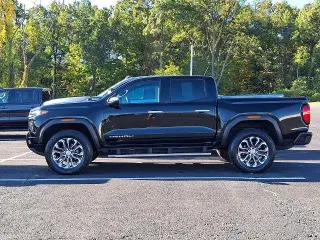 GMC Canyon 2023 4x4 Denali 4dr Crew Cab 5 ft. SB