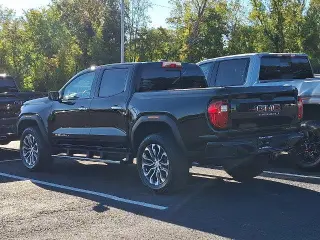 GMC Canyon 2023 4x4 Denali 4dr Crew Cab 5 ft. SB