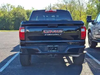 GMC Canyon 2023 4x4 Denali 4dr Crew Cab 5 ft. SB