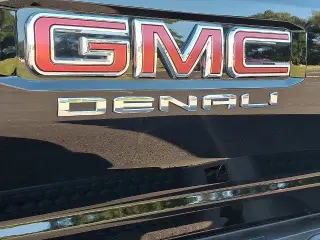 GMC Canyon 2023 4x4 Denali 4dr Crew Cab 5 ft. SB