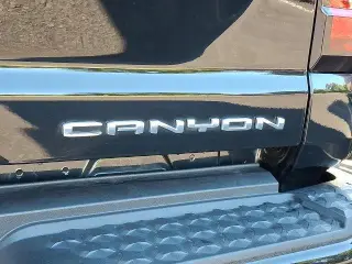 GMC Canyon 2023 4x4 Denali 4dr Crew Cab 5 ft. SB