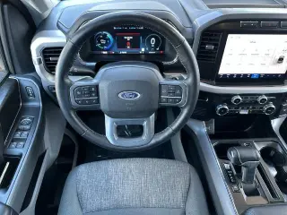 Ford F-150 Lightning 2023 AWD Pro 4dr SuperCrew 5.5 ft. SB