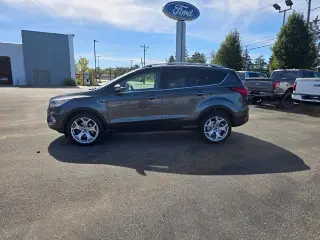 Ford Escape 2019 con tracción en las cuatro ruedas y Titanio, 4 puertas SUV