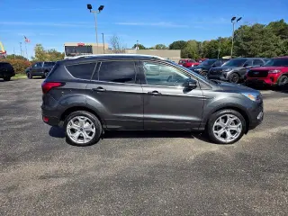 Ford Escape 2019 con tracción en las cuatro ruedas y Titanio, 4 puertas SUV