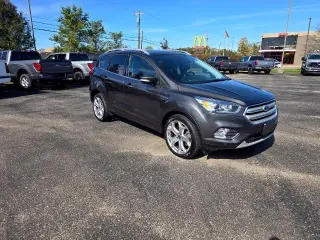 Ford Escape 2019 con tracción en las cuatro ruedas y Titanio, 4 puertas SUV