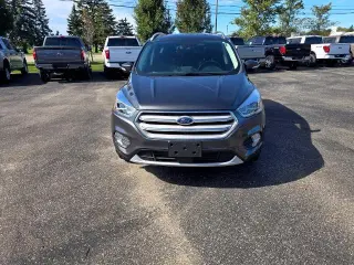 Ford Escape 2019 con tracción en las cuatro ruedas y Titanio, 4 puertas SUV