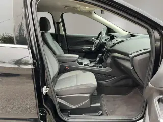 Ford Escape 2017 con tracción en las fouraz SE 4dr SUV