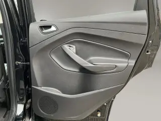Ford Escape 2017 con tracción en las fouraz SE 4dr SUV