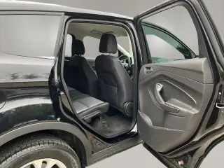Ford Escape 2017 con tracción en las fouraz SE 4dr SUV