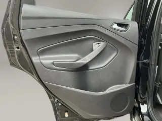 Ford Escape 2017 con tracción en las fouraz SE 4dr SUV