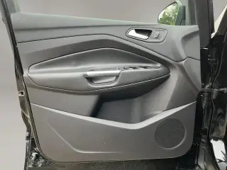 Ford Escape 2017 con tracción en las fouraz SE 4dr SUV