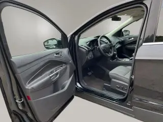 Ford Escape 2017 con tracción en las fouraz SE 4dr SUV