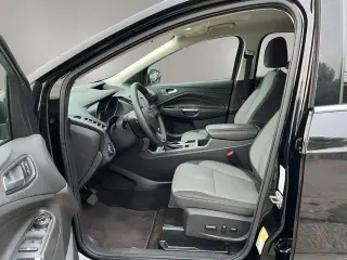 Ford Escape 2017 con tracción en las fouraz SE 4dr SUV