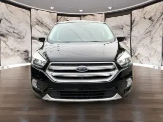 Ford Escape 2017 con tracción en las fouraz SE 4dr SUV