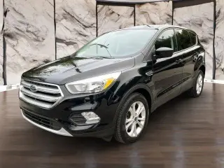 Ford Escape 2017 con tracción en las fouraz SE 4dr SUV
