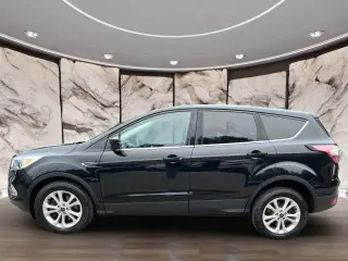 Ford Escape 2017 con tracción en las fouraz SE 4dr SUV