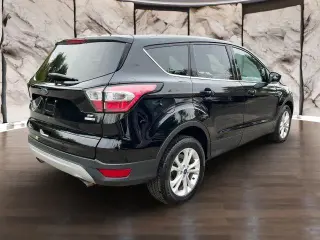 Ford Escape 2017 con tracción en las fouraz SE 4dr SUV