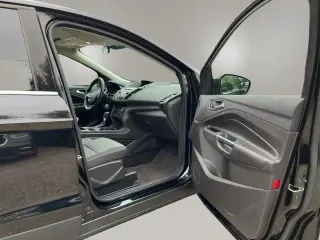 Ford Escape 2017 con tracción en las fouraz SE 4dr SUV