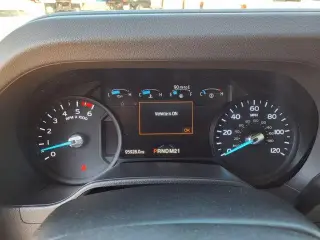 Ford E-Series 2022 E-350 SD 2wd 138 pulgadas de distancia entre ejes chasis de corte SRW