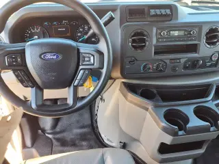Ford E-Series 2022 E-350 SD 2wd 138 pulgadas de distancia entre ejes chasis de corte SRW