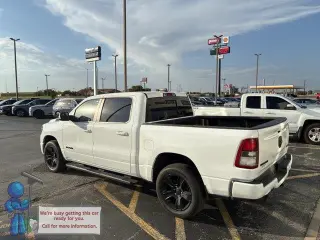 Ram 1500 2020 4x4 Big Horn 4dr Crew Cab con cabina de 5.6 pies de ancho.
