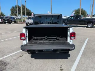 Jeep Gladiator 2023 4x4 Sport 4dr Cabina de Crew 5.0 ft. SB