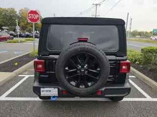 Jeep Wrangler 2024 4x4 Sahara 4xe 4dr SUV