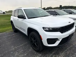 Jeep Grand Cherokee 2024 4x4 Laredo 4dr SUV