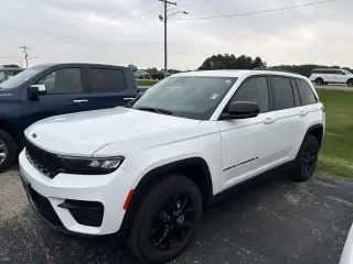 Jeep Grand Cherokee 2024 4x4 Laredo 4dr SUV