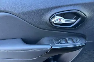 Jeep Cherokee 2023 4x4 Altitude Lux SUV de 4 puertas
