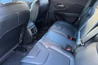 Jeep Cherokee 2023 4x4 Altitude Lux SUV de 4 puertas