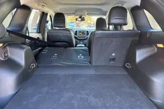 Jeep Cherokee 2023 4x4 Altitude Lux SUV de 4 puertas