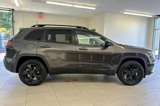 Jeep Cherokee 2023 4x4 Altitude Lux SUV de 4 puertas