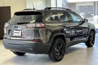 Jeep Cherokee 2023 4x4 Altitude Lux SUV de 4 puertas