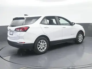 Chevrolet Equinox 2024 LS SUV de 4 puertas con 1LS