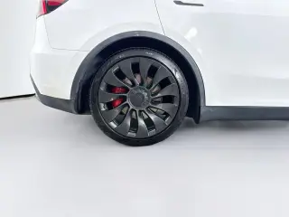 Tesla Model Y 2021 AWD Performance 4dr Crossover