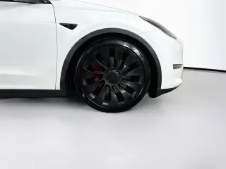 Tesla Model Y 2021 AWD Performance 4dr Crossover