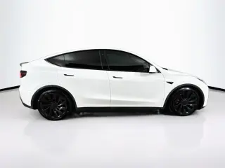 Tesla Model Y 2021 AWD Performance 4dr Crossover