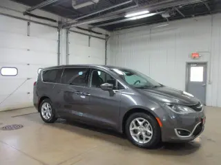 Chrysler Pacifica 2018 Touring Plus 4dr Mini-Van